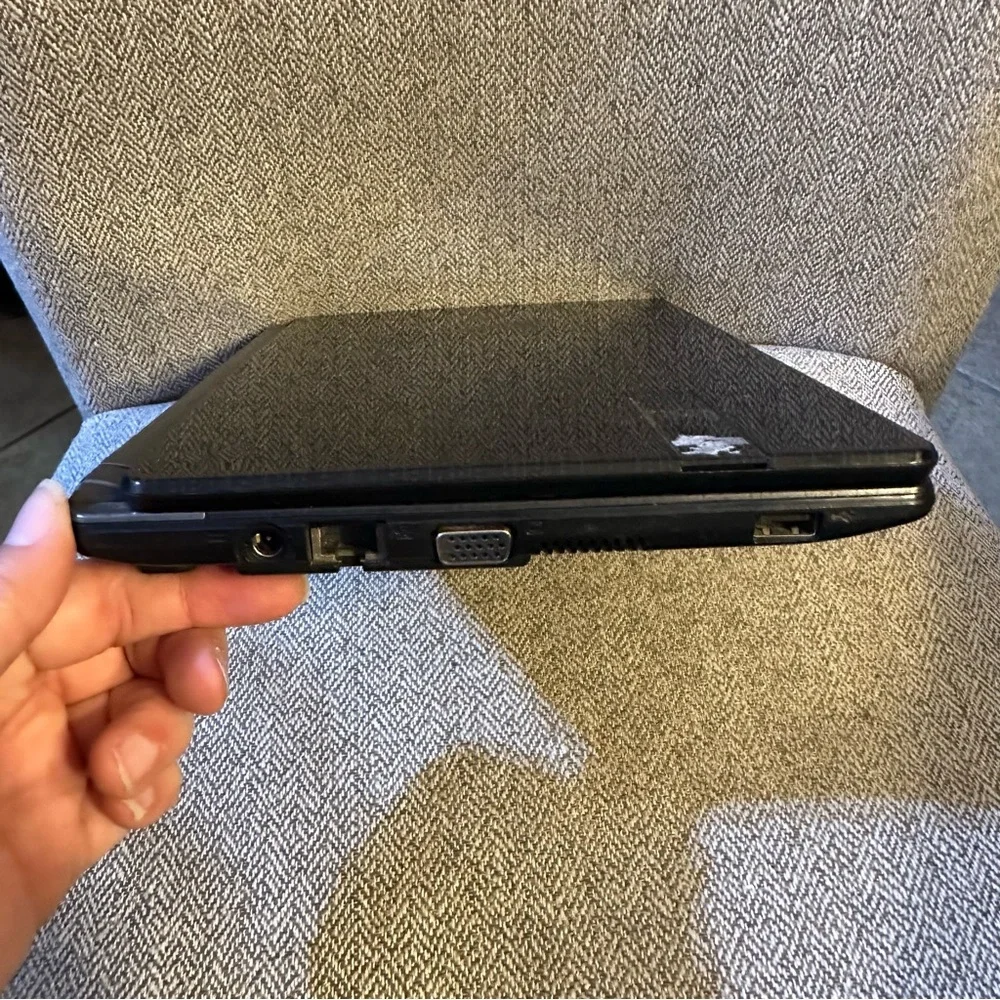Gateway ZE6 10.1” Netbook Laptop LT2802u FOR PARTS NO CHARGER PLEASE READ